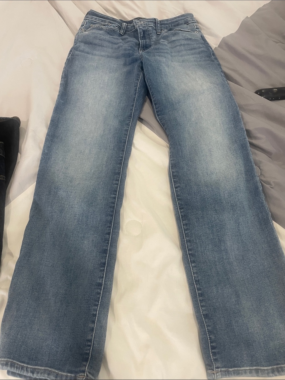 Woman’s lucky brand straight leg jeans